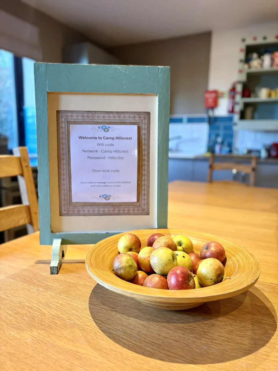 Welcome note and fruit bowl at Camp Hillcrest.